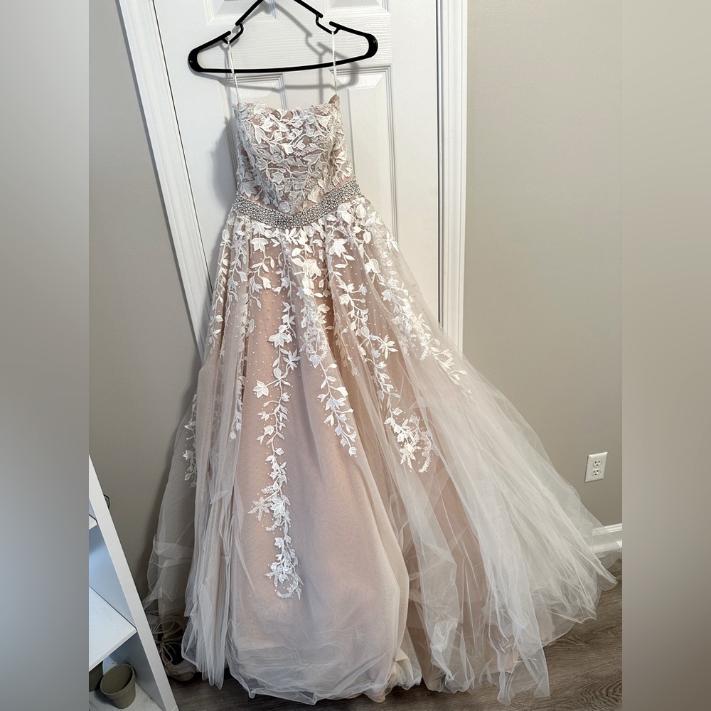 Only worn once. Was used for a quinceanera